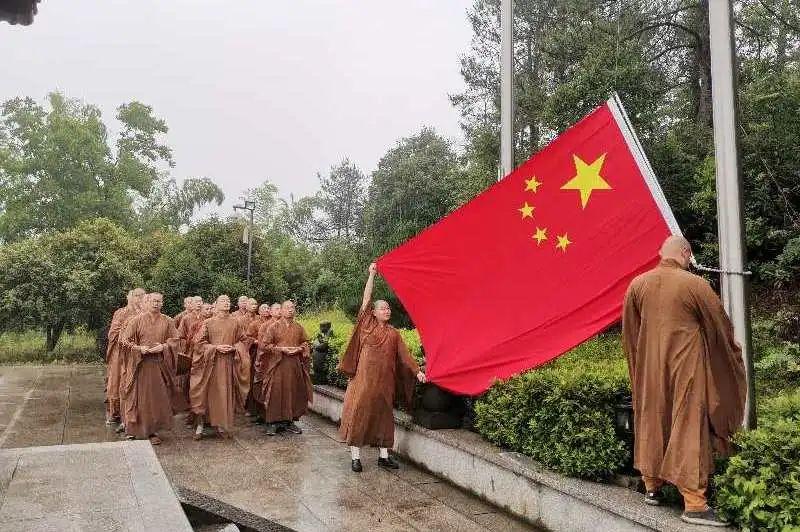 发现冷知识的我们可以在家自己制作玫瑰纯露吗?有制作方法吗?平台,解锁隐秘世界!